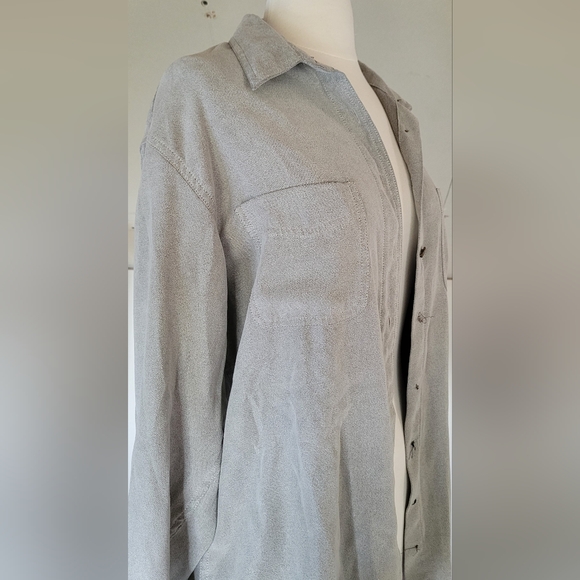 St. John's Bay Womens Grey Button-up Shirt Size L Missing Buttons - Picture 2 of 7